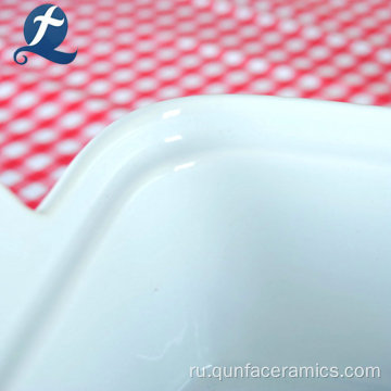 Изготовленная на заказ квадратная белая керамическая форма для выпечки с крышкой